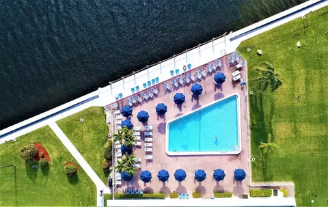 29 Colonial Club Dr #305, Boynton Beach, FL 33435