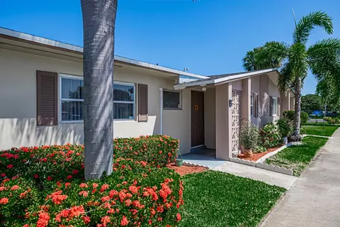 5223 Cresthaven Blvd #B, West Palm Beach, FL 33415