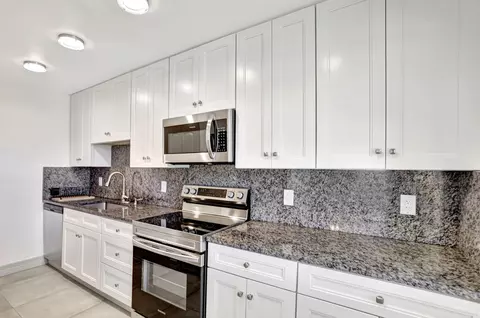 1221 NE 9th St #1-2, Pompano Beach, FL 33060