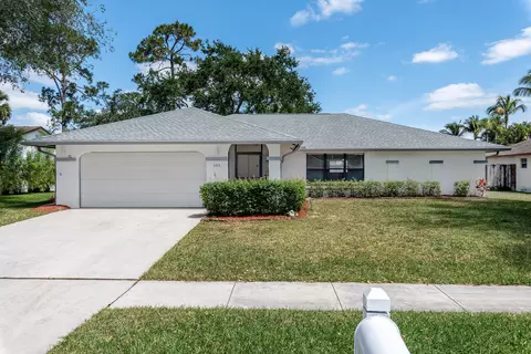 105 Greenwood Ct, Royal Palm Beach, FL 33411