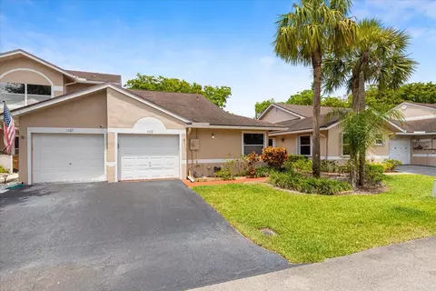 1133 W Lakes Dr, Deerfield Beach, FL 33442