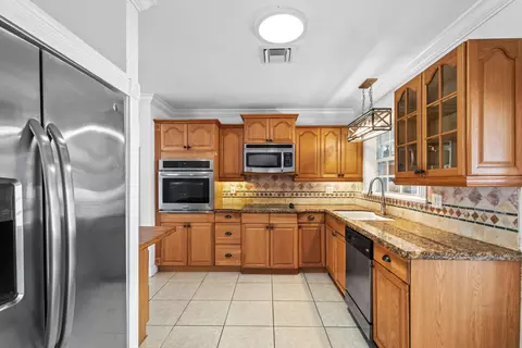 7823 Griswold St, Lantana, FL 33462