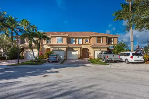 205 River Bluff Ln, Royal Palm Beach, FL 33411