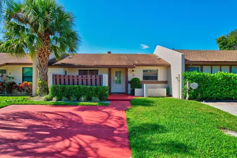8 Chelsea Ln, Boynton Beach, FL 33426