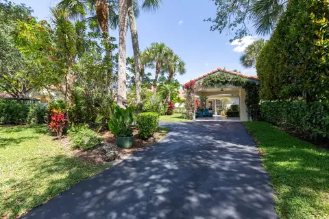 2307 Las Casitas Dr, Wellington, FL 33414