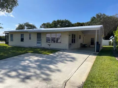 6905 SE Amendment St, Hobe Sound, FL 33455