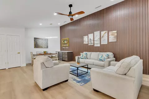 8902 Chapman Oak Ct, Palm Beach Gardens, FL 33410