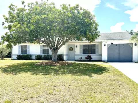 1532 SE Belcrest St, Port Saint Lucie, FL 34952