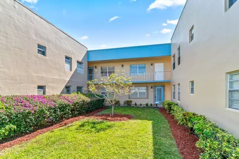 195 Burgundy #E, Delray Beach, FL 33446
