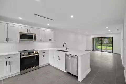 8790 Belle Aire Dr #214, Boca Raton, FL 33433