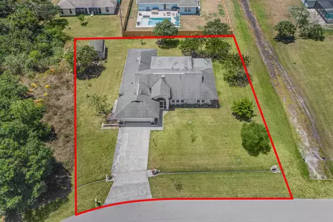 1950 SE Lavina Cir, Port Saint Lucie, FL 34952
