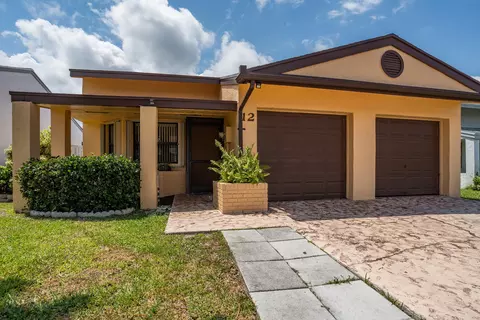 12 Thurlow Dr, Boynton Beach, FL 33426