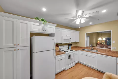 6303 SE Williamsburg Dr #101, Hobe Sound, FL 33455