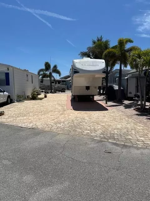 653 Nettles Blvd, Jensen Beach, FL 34957