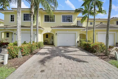 808 Imperial Lake Rd, West Palm Beach, FL 33413
