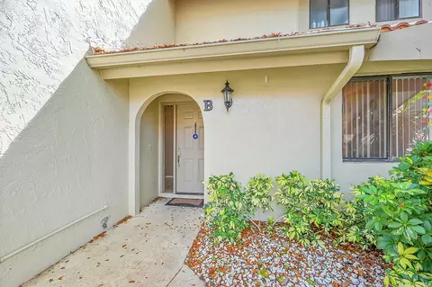 5631 Coach House Cir #B, Boca Raton, FL 33486