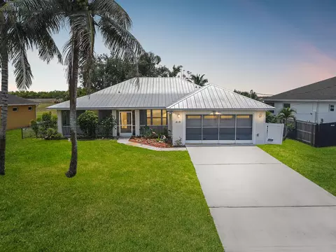 419 SW Kestor Dr, Port Saint Lucie, FL 34953