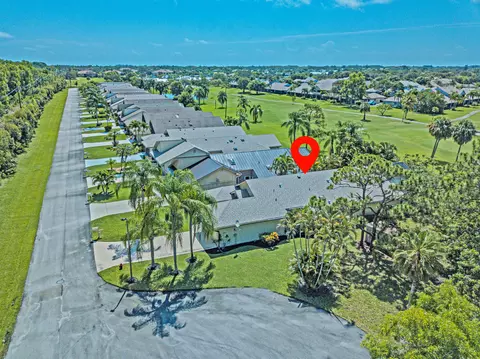 5858 SE Franklin Pl, Hobe Sound, FL 33455