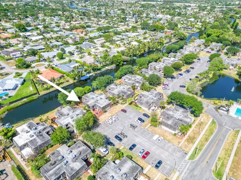 2472 Waterside Dr, Lake Worth, FL 33461