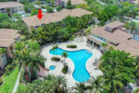 6466 Emerald Dunes Dr #305, West Palm Beach, FL 33411