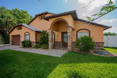 2001 SE South Buttonwood Dr, Port Saint Lucie, FL 34952