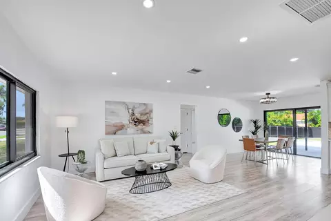 1117 NW 7th St, Boynton Beach, FL 33426