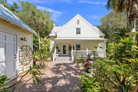 1240 Palmetto Ct #104, Vero Beach, FL 32963