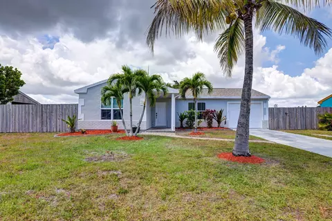 2050 SE Triumph Rd, Port Saint Lucie, FL 34952