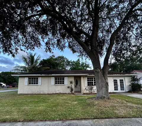 3203 Hibiscus Ave, Fort Pierce, FL 34947