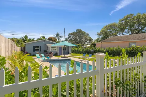 625 SE 3rd Ave, Delray Beach, FL 33483