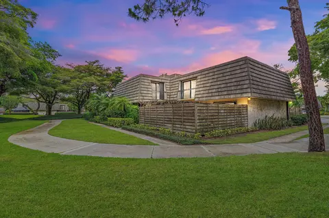 1013 10th Ter Ter, Palm Beach Gardens, FL 33418