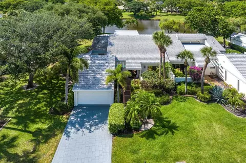 11 Cambridge Dr, Boynton Beach, FL 33436