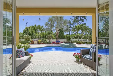 3135 NW Stoney Creek Ave, Jensen Beach, FL 34957