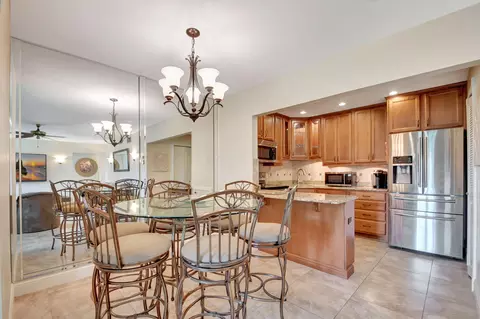 302 Pine Ridge Cir #B-2, Greenacres, FL 33463