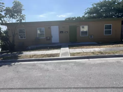 900 W 9th St #1, Riviera Beach, FL 33404