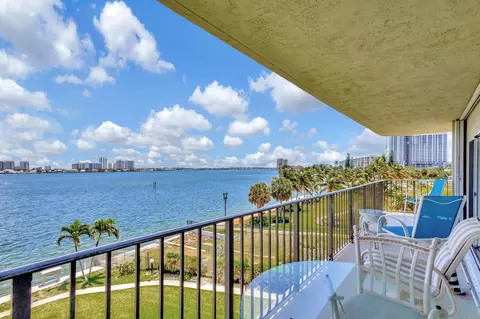 801 Lake Shore Dr #409, Lake Park, FL 33403