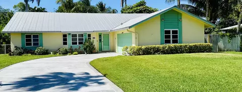 9325 SE Athena St, Hobe Sound, FL 33455