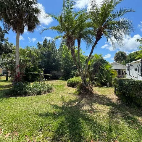 2825 1st Ln, Vero Beach, FL 32968