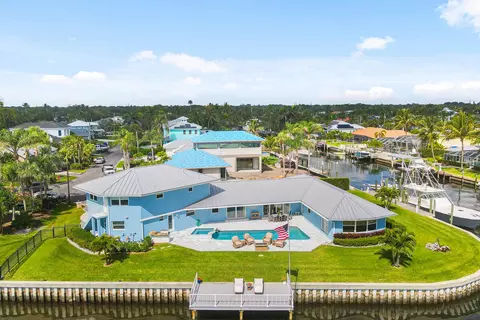 8601 SE Driftwood St, Hobe Sound, FL 33455
