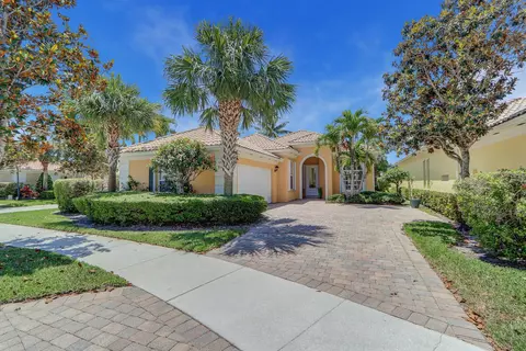 4714 Dovehill Dr, Palm Beach Gardens, FL 33418