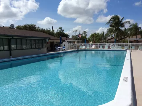 416 Pine Glen Ln #B-2, Greenacres, FL 33463