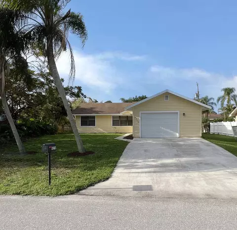 8270 SE Camellia Dr, Hobe Sound, FL 33455