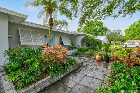 382 Evergreen Ave, Tequesta, FL 33469