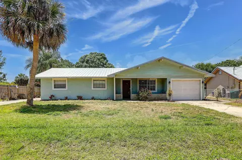 6107 Hickory Dr, Fort Pierce, FL 34982