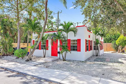 113 3rd Ave S, Lake Worth, FL 33460