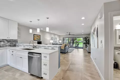 17 Westgate Ln #F, Boynton Beach, FL 33436