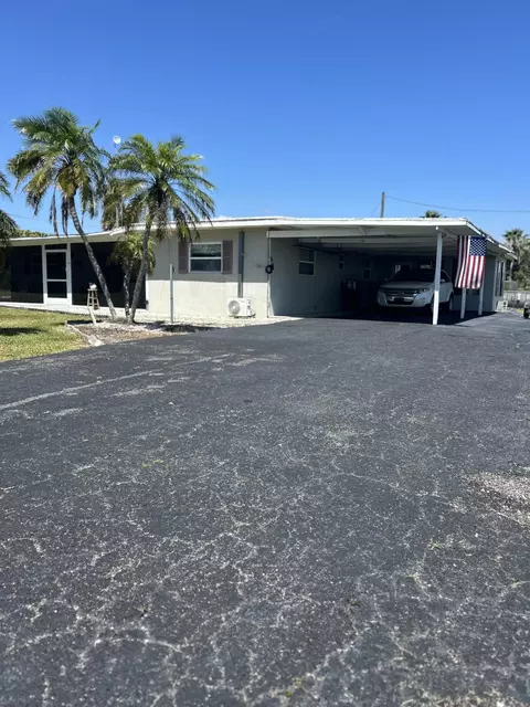 1494 Griffin Rd, Moore Haven, FL 33471
