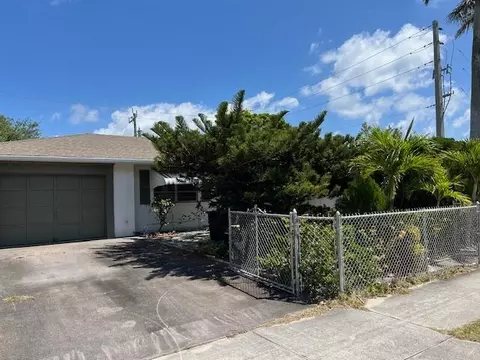 403 Palmetto Dr, Lake Park, FL 33403