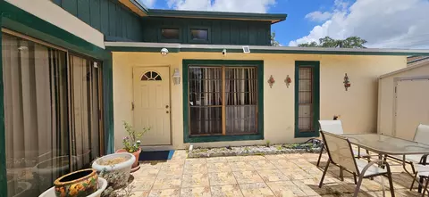 1058 Manor Dr, Palm Springs, FL 33461