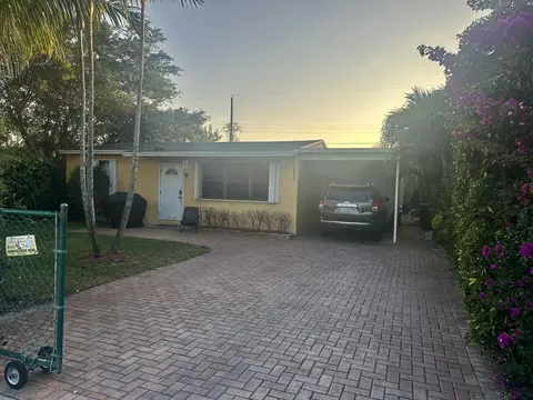 1225 S E St, Lake Worth, FL 33460